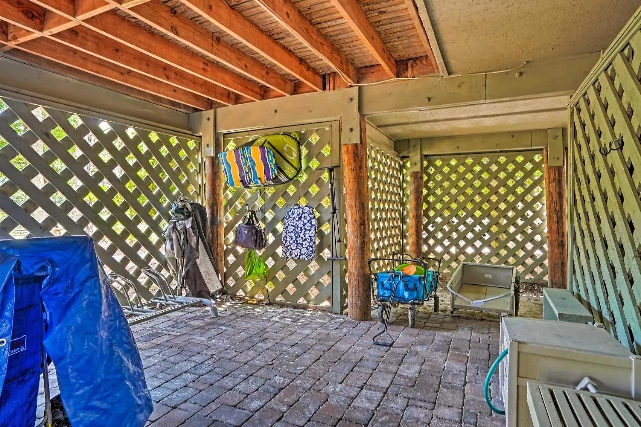 Holiday home Remodeled On Sparrow Pond, Walk To Beach!