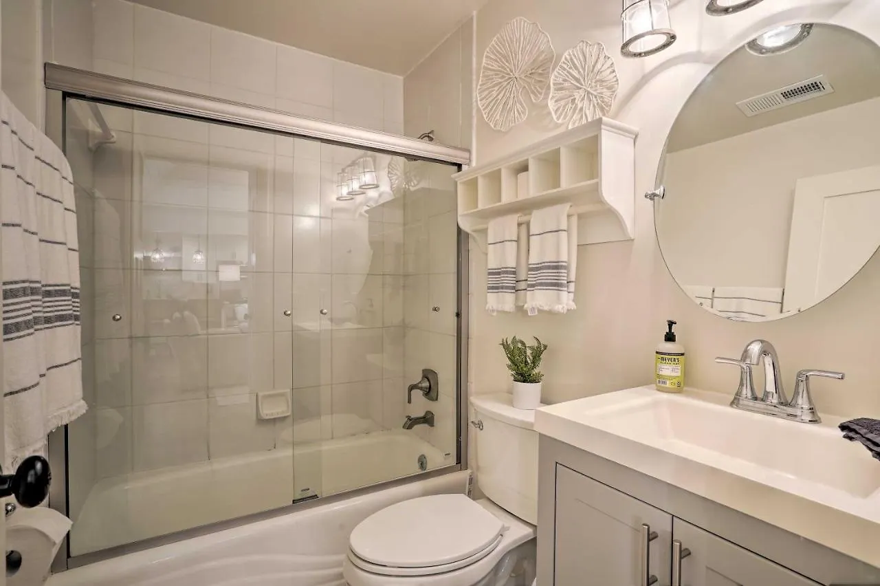 Remodeled On Sparrow Pond, Walk To Beach! Kiawah Island