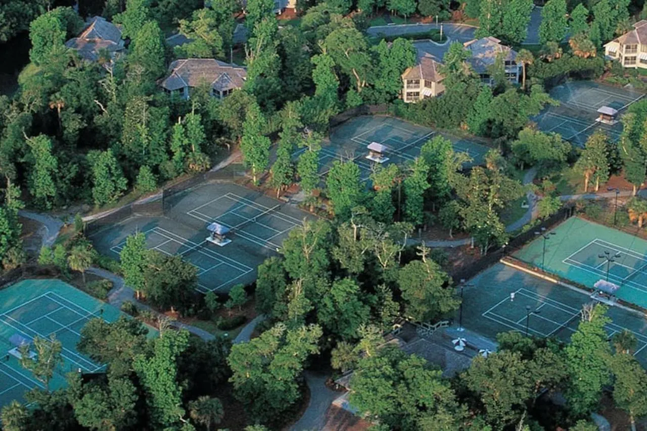 Tennis Club 4709 *