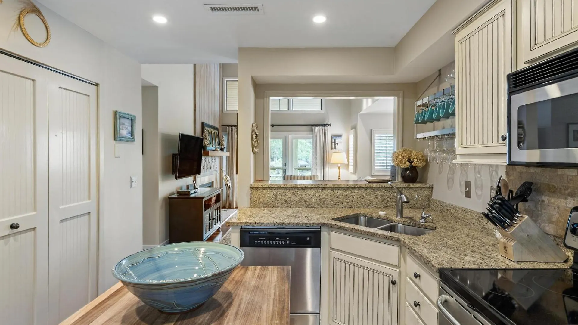 4560 Parkside Lagoon View Villa *