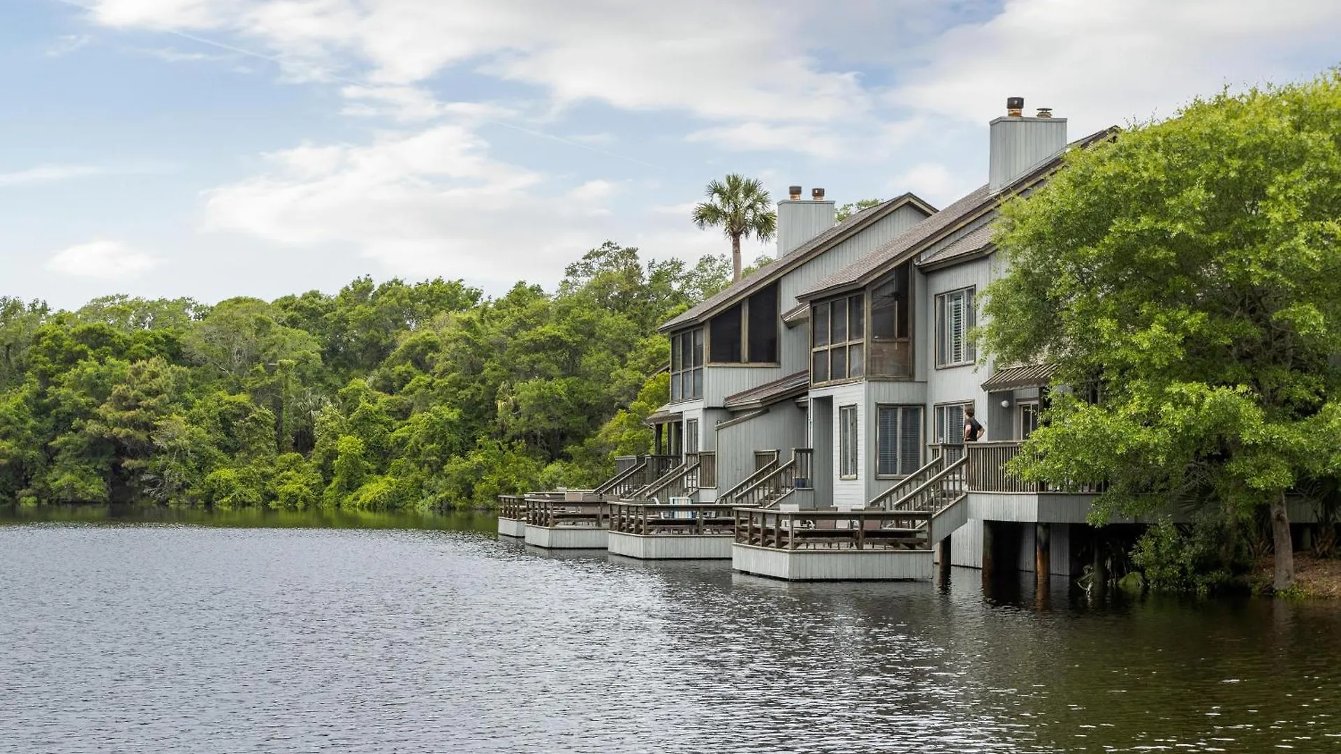4560 Parkside Lagoon View *