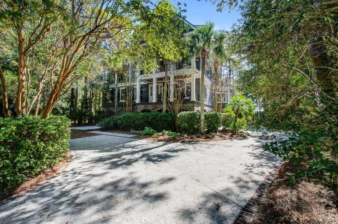 12 Falcon Point Road