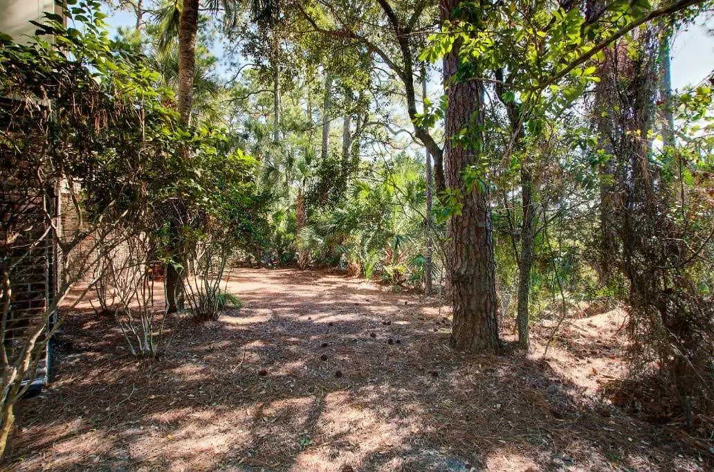 12 Falcon Point Road *