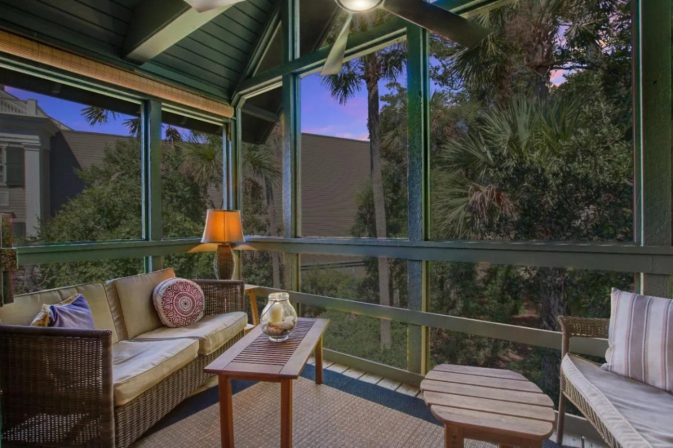 Villa 1402 West