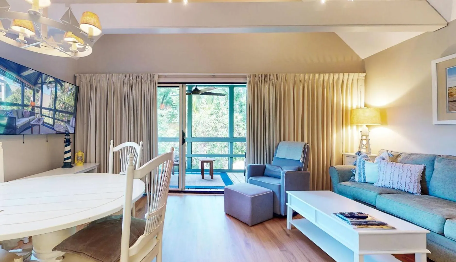 1402 West Villa