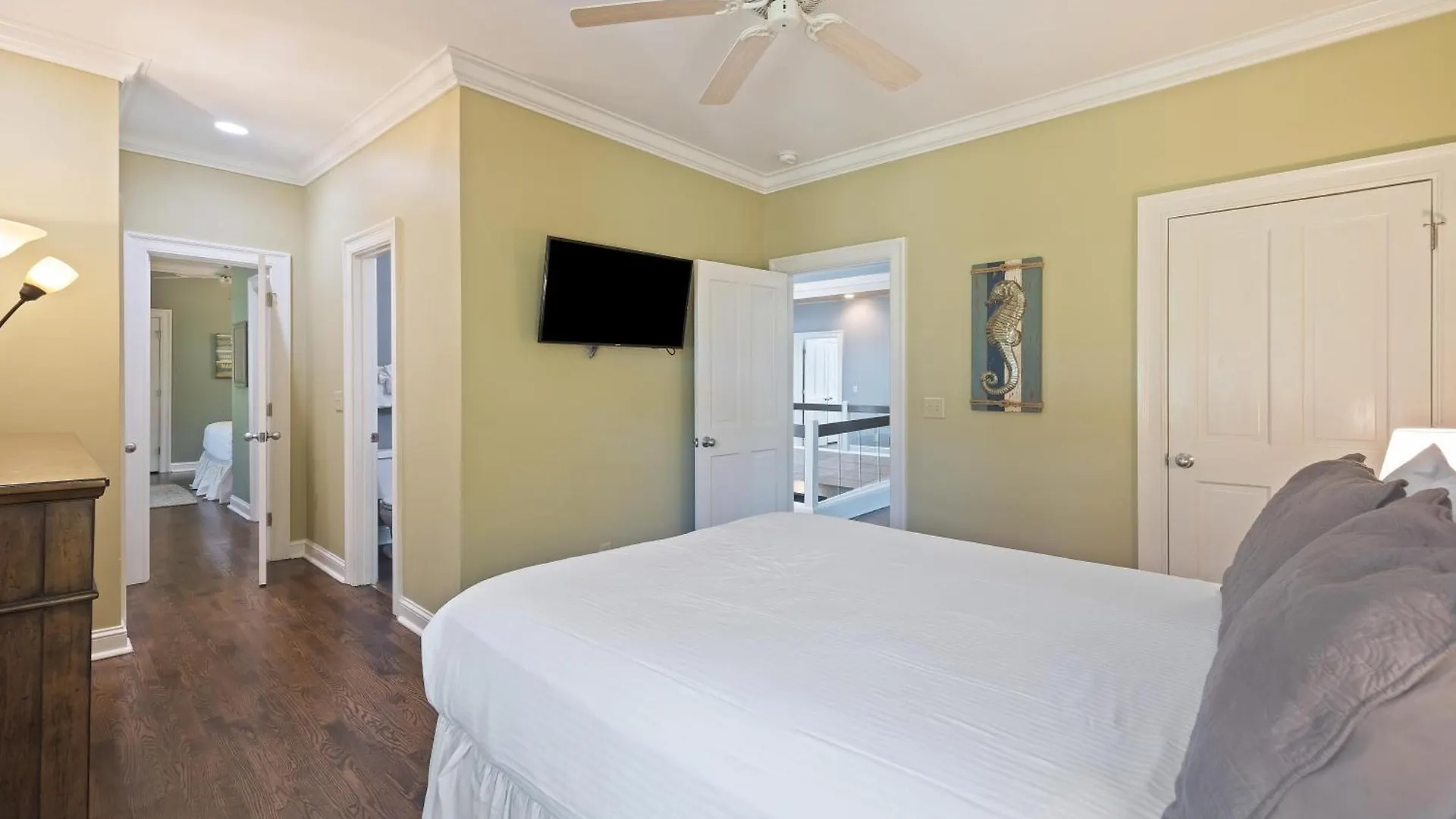 374 Oak Woods *