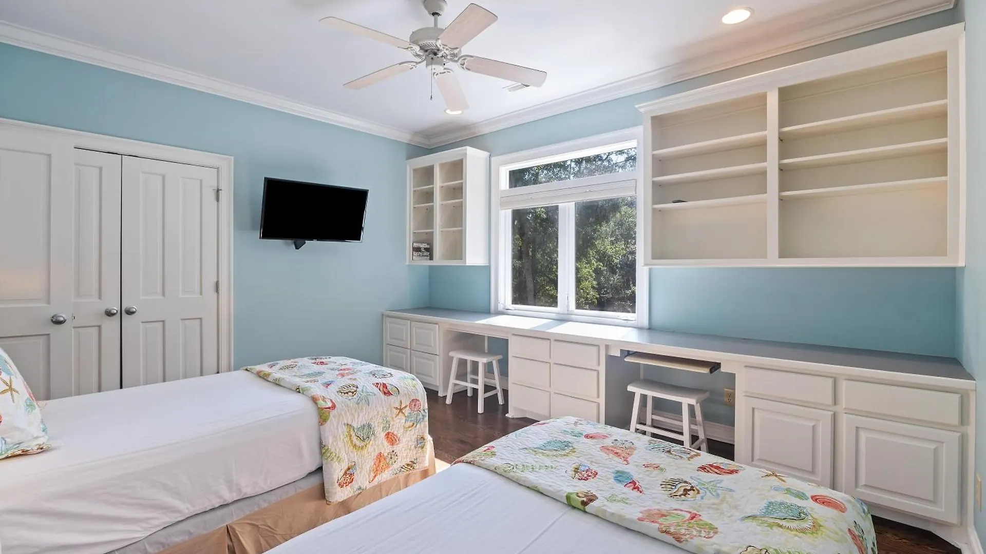374 Oak Woods