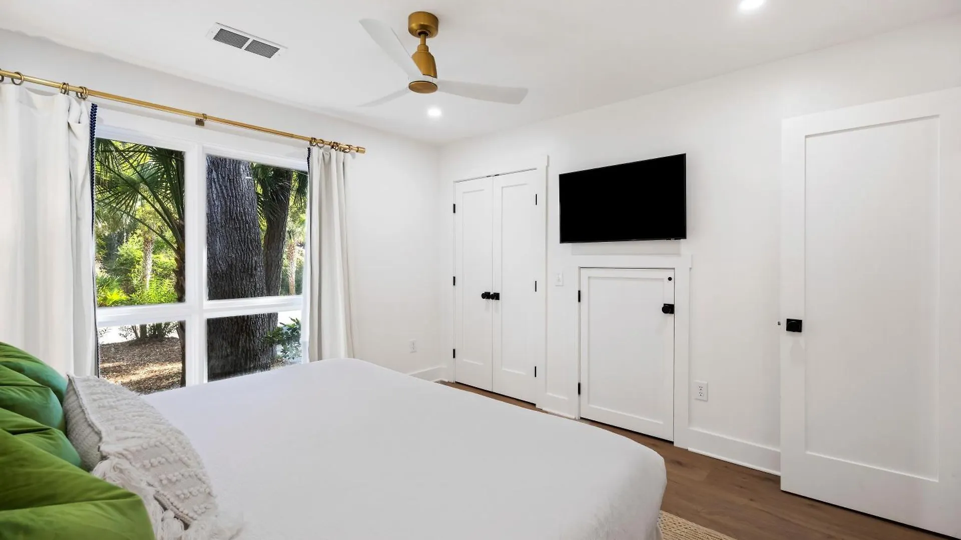 1232 Greenslake