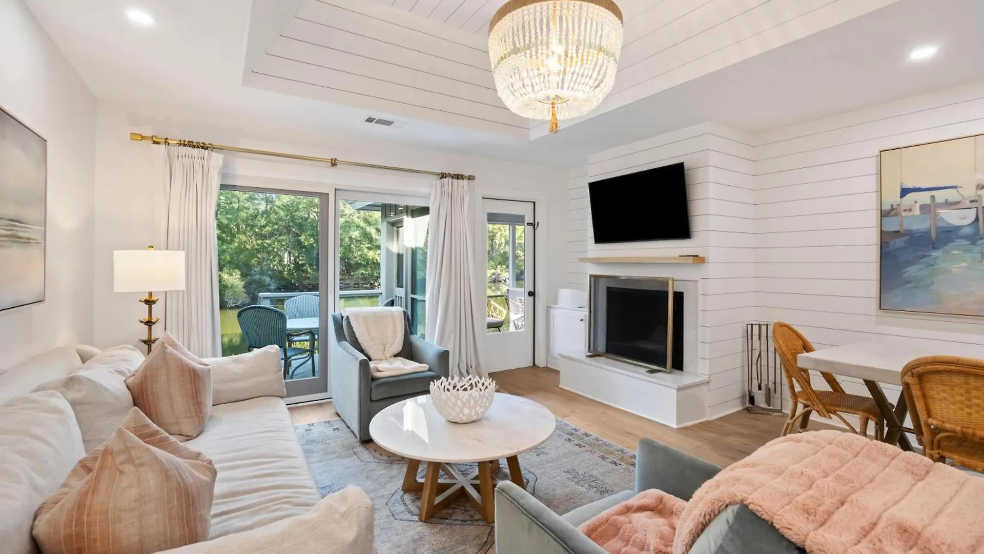 1232 Greenslake