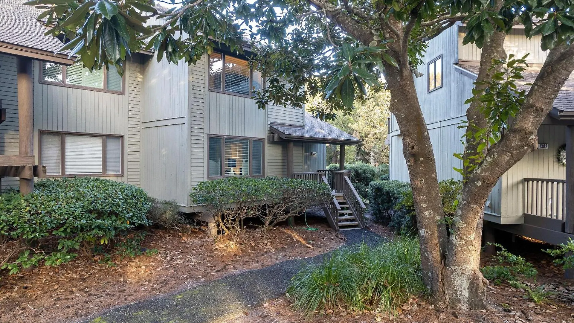1381 Fairway Oaks