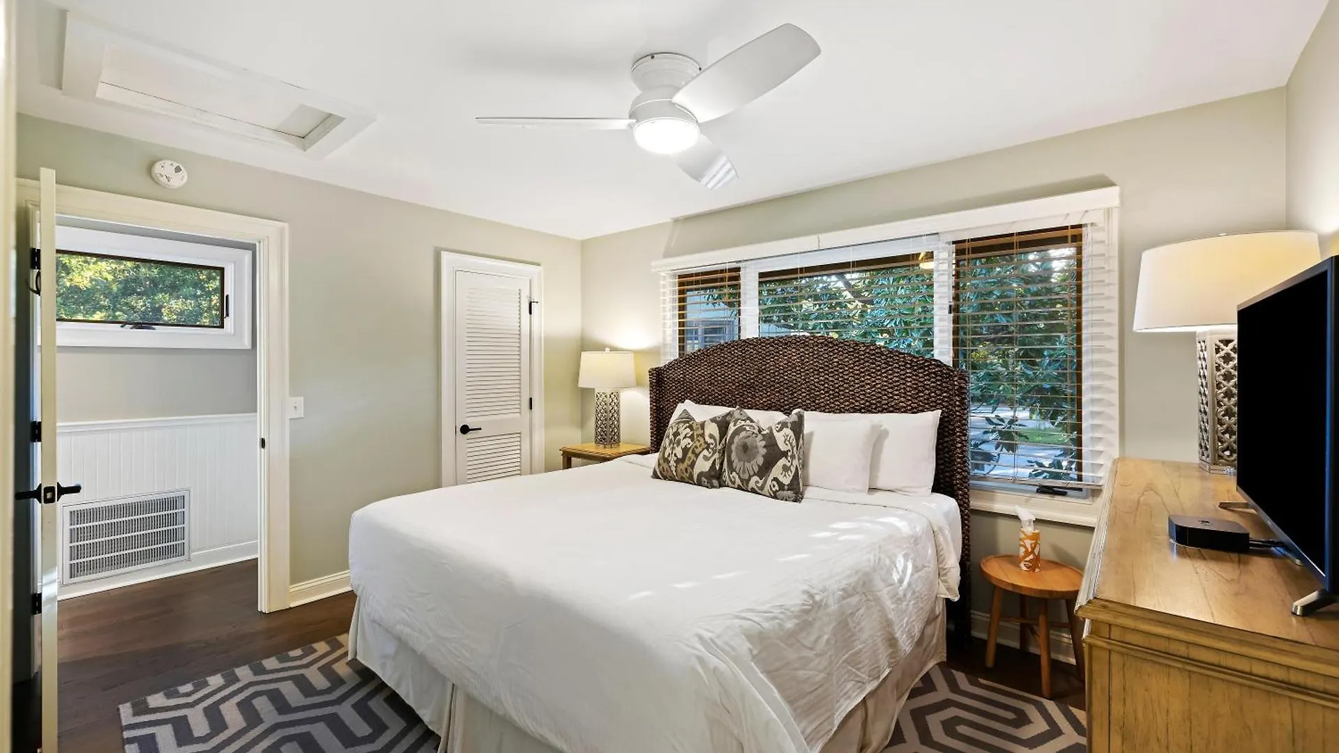 1381 Fairway Oaks
