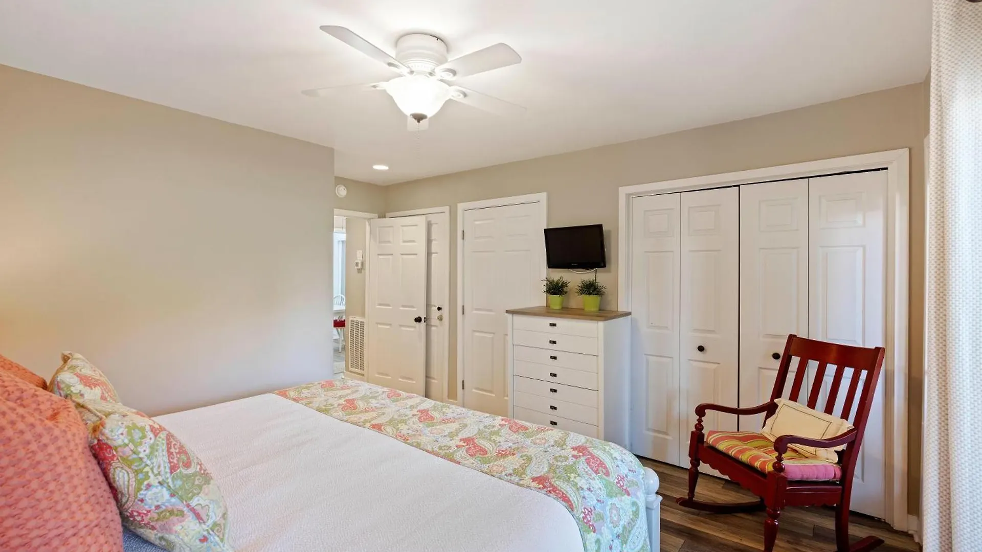 1205 Greenslake