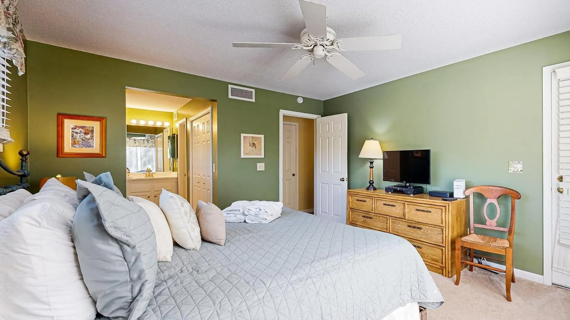 Apartment 4849 Turtle Cove