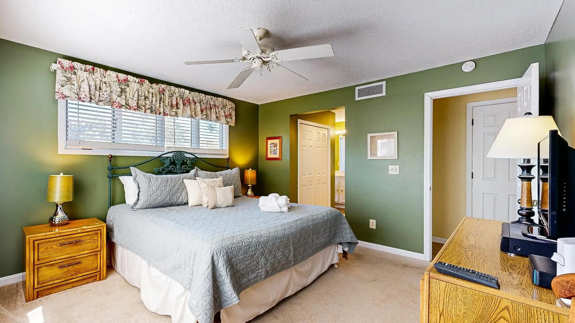 Apartment 4849 Turtle Cove *