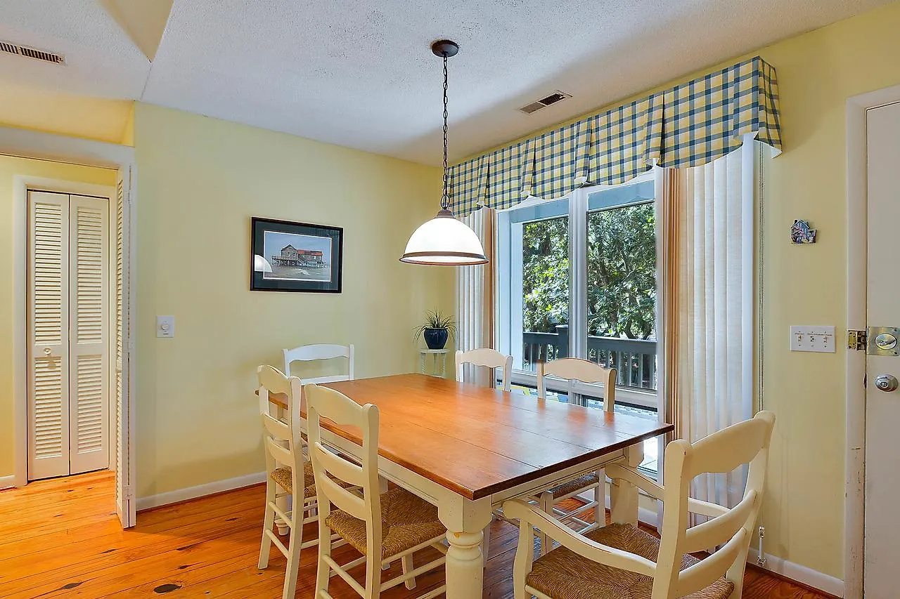 1040 Sparrow Pond Holiday home