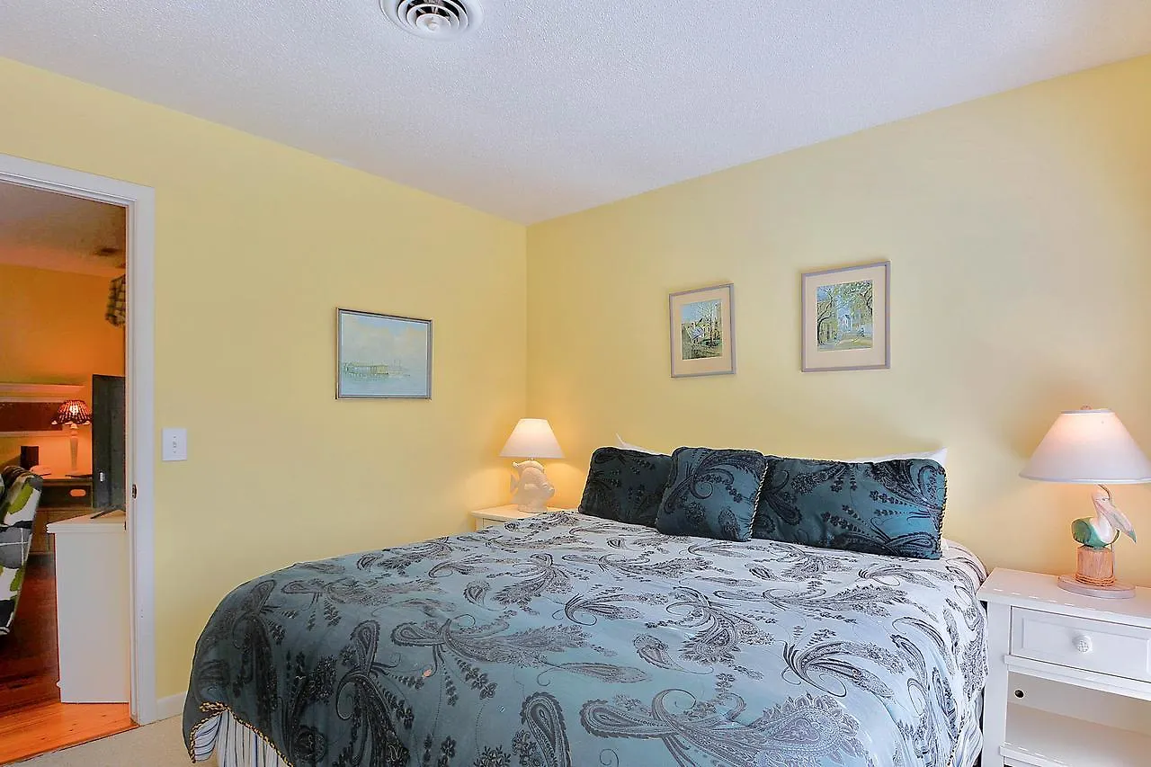 1040 Sparrow Pond
