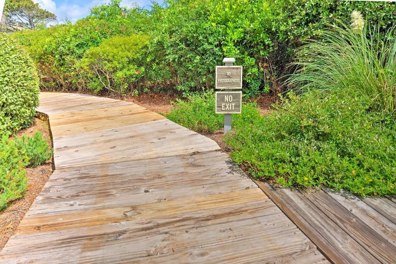 Remodeled On Sparrow Pond, Walk To Beach! Holiday home Kiawah Island